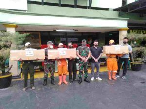 Kodim 0503/JB Distribusikan Nasi Siap Saji 1250 Box