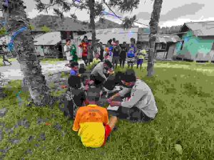Program Si Ipar Satgasres Binmas Noken Ops Damai Cartenz Hadir dikampung Okmakot Pegunungan Bintang.