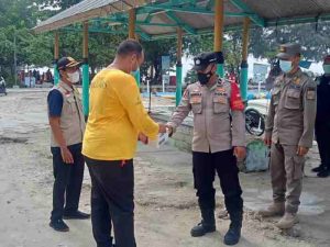 Cegah COVID-19, Hari ini 800 Masker dibagikan Polres Kep Seribu ke Warga di 8 Pulau Permukiman