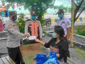 Cegah COVID-19, Sebanyak 1.000 Masker dibagikan Polres Kep Seribu ke Warga di 8 Pulau Permukiman