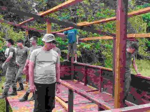 Asistensi Budidaya Pembangunan Satgas Binmas Ops Noken Mengoptimalkan Kandang Ternak