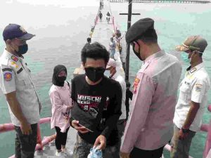Berlibur di Pulau, Polsek Kep Seribu Selatan Imbau Wisatawan Terapkan ProKes saat berada di Ruang Publik