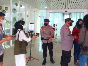 444 Penumpang Kapal ke Pulau Diminta Jalani Scan PeduliLindungi oleh Polres Kep Seribu di Pelabuhan Kaliadem