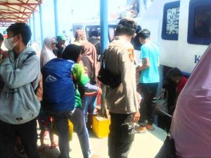 40 Penumpang Kapal Tiba di Pulau Panggang Diminta Taat ProKes dan Scan PeduliLindungi