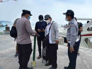 Polsek Kep Seribu Utara Terus Gelar Pengawasan ProKes di 4 Dermaga Kedatangan