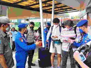 Ke Pulau, Polres Kep Seribu Wajibkan 244 Penumpang Kapal Taat ProKes dan Scan PeduliLindungi di Dermaga Marina Ancol