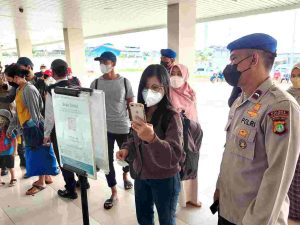 Pagi ini, Polres Kep Seribu Perketat ProKes Kunjungan 660 Wisatawan ke Pulau Melalui Pelabuhan Kaliadem