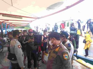 Polsek Kep Seribu Utara Wajibkan 210 Wisatawan Tiba di Pulau Kelapa Taat ProKes dan Scan