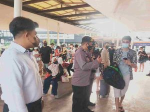 Hari ini, Polres Kep Seribu Ketatkan ProKes dan Wajibkan 201 Penumpang Kapal ke Pulau Jalani Scan PeduliLindungi