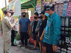 Door to Door, Patroli Pengawasan Polsek Kep Seribu Selatan Sampaikan Imbauan Taat ProKes ke Warga