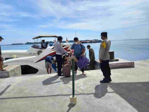 77 Wisatawan Tiba di Pulau Harapan Kep Seribu Utara diwajibkan Scan PeduliLindungi di Dermaga Kedatangan