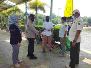 Saat Bagikan 350 Masker ke Warga, Polres Kep Seribu Juga Sampaikan Imbauan Taat Prokes
