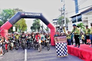 Gowes dan Jalan Sehat Keluarga Besar Brigif PR 9 Kostrad