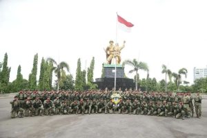 Ziarah ke Taman Makam Pahlawan Peringati HUT Ke-61 Brigif Mekanis Raider 6 Kostrad
