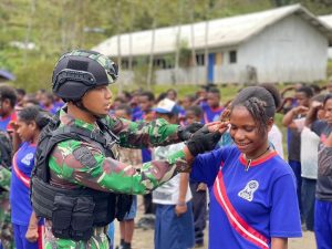 Tanamkan Disiplin dan Karakter, Satgas Yonif Raider 321 Kostrad Latih Baris Berbaris