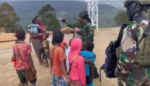 Semangat Membangun Papua, Satgas Yonif PR 305 Kostrad Bangun Gereja di Intan Jaya