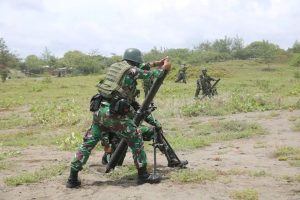 Memelihara Kemampuan Menembak, Yonif R 323 Kostrad Latihan Menembak Senjata Lintas Lengkung