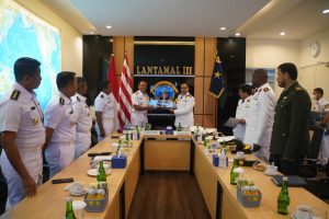 DANLANTAMAL III JAKARTA TERIMA COURTESY CALL (CC) UNI EMIRAT ARAB (UEA) DI MAKO LANTAMAL III