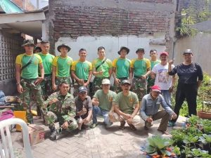 Bersihkan Sungai Mojolangu Malang, Yonarhanud 2 Kostrad Melaksanakan Karya Bakti