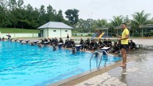 Pelihara Kemampuan Renang Prajurit, Danyon Armed 9 Kostrad Pimpin Latihan Renmil Dasar