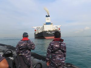 Danlanal Bintan Terus Pantau Perkembangan MT Young Yong Yang Kandas Di Perairan Pulau Nipa