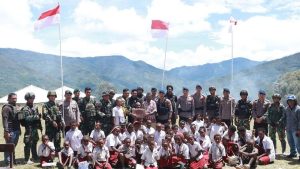 TNI-POLRI Makin Dicintai Warga Hengki Sani Papua, Satgas Yonif PR 305 Kostrad Hadir di SDN Inpres Mamba