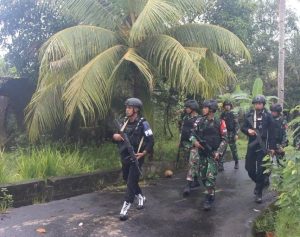 Ciptakan Kedamaian di Pulau Haruku Maluku Tengah, Satgas Yonarmed 1 Kostrad Gandeng Brimob Laksanakan Patroli