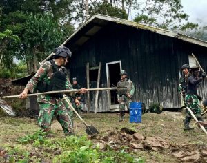 Tingkatkan Perekonomian Masyarakat Pedalaman Papua, Satgas Yonif R 321 Buka Lahan