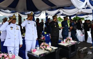 Peringati Hari Pahlawan, Lanal Sabang Bersinergi Pemkot Sabang Gelar Upacara dan Tabur Di Laut
