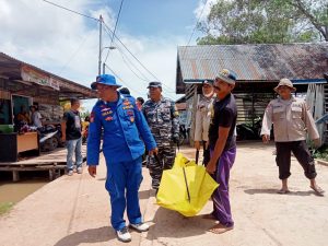 TNI AL Lanal Palembang Evakuasi Jenazah di Perairan Sarang Elang Tanjung Api-Api