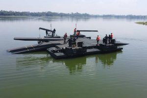 Tingkatan Kemampuan Prajurit, Yonzipur 10 Kostrad Latihan M3I Amphibious Pontoon di Waduk Karang Kates