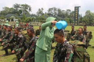 56 Warga Baru Yonkes 2 Kostrad Disambut Dengan Tradisi Wajib Tos Wedang Jahe