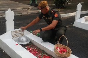 Peringati HUT Ke-76 Korps Arhanud TNI AD, Prajurit Rajawali Ziarah Ke TMPN Taruna Tangerang