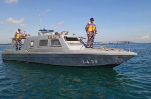 TNI AL Lanal Bintan SAR Korban Kapal Tenggelam Di Perairan Kabil Batam