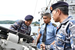 Mengenal Lebih Dekat TNI AL, Siswa SMKN 1 Sabang Kunjungi KRI Teluk Celukan Bawang-532