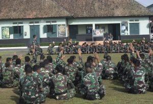 Rasa Sayang antara Atasan dan Bawahan, Danyonarmed 11 Kostrad Berikan Jam Komandan