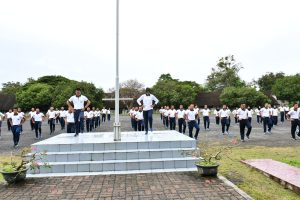 Jalin Kebersamaan, Lanal Sabang dan KRI TCB-532 Gelar Olahraga Bersama