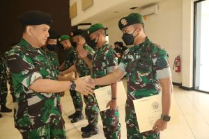 Banggakan Yonarmed 10 Kostrad, Letda Arm Dhamis, S.Tr.(Han) Raih Siswa terbaik Pendidikan Cyber Defence Mabes TNI TA 2022