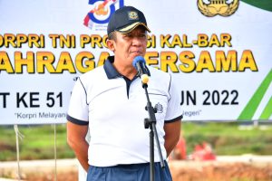 Pererat Sinergitas, PNS TNI Gelar Olahraga Bersama di Mako Lantamal XII