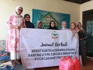 Bentuk Nyata Kepedulian Terhadap Masyarakat Cilodong, Yonif PR 328 Berbagi