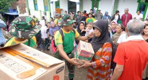 Sasar Lokasi Terisolir, Yonzipur-9 Kostrad Berikan Bantuan Korban Gempa Cianjur