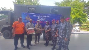 TNI AL Serahkan Bantuan Sembako Untuk Korban Gempa Cianjur