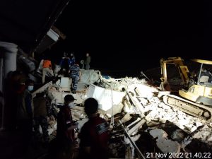 Prajurit Lanal Bandung Sigap Bantu Korban Gempa Di Kabupaten Cianjur