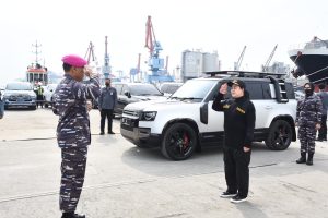 DANLANTAMAL III JAKARTA HADIRI PENYEMATAN BREVET KEHORMATAN HIU KENCANA