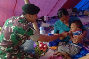 Peduli Korban Gempa Cianjur, Prajurit Yonif R 323 Distribusikan Bantuan