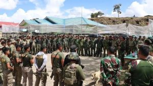 Aman dan Damai di Intan Jaya, Kehadiran Satgas Yonif PR 305 Kostrad