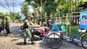 Jumat Berkah Buat Warga,Yonif PR 501 Kostrad