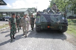 Dan Yonif Mekanis R 413 Kostrad Letkol Inf Bagus Setyawan Hadiri Uji Fungsi Ranpur M113