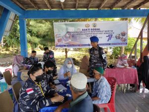 Demi Bantu Masyarakat Kepulauan Yang Sulit Dijangkau Di Perbatasan, TNI AL Lanal Tarempa Gelar Pengobatan Gratis