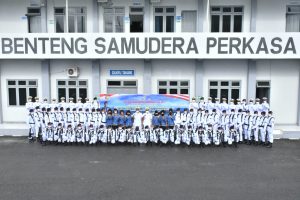 TNI AL, Kondisi Hujan Tidak Menyurutkan Semangat Prajurit Lanal Sibolga Peringati HUT Armada RI Tahun 2022